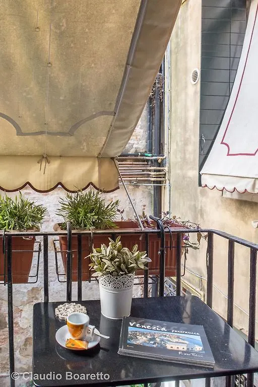 Residenza Al Pozzo Otel Venedik