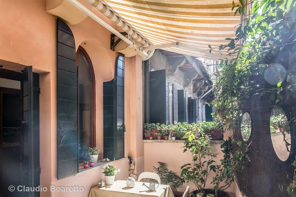 Residenza Al Pozzo Otel Venedik